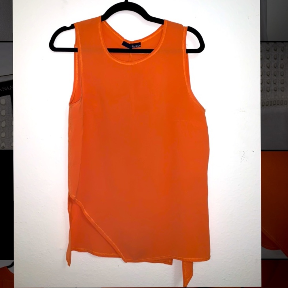 Orange tank top size small Ro & De
